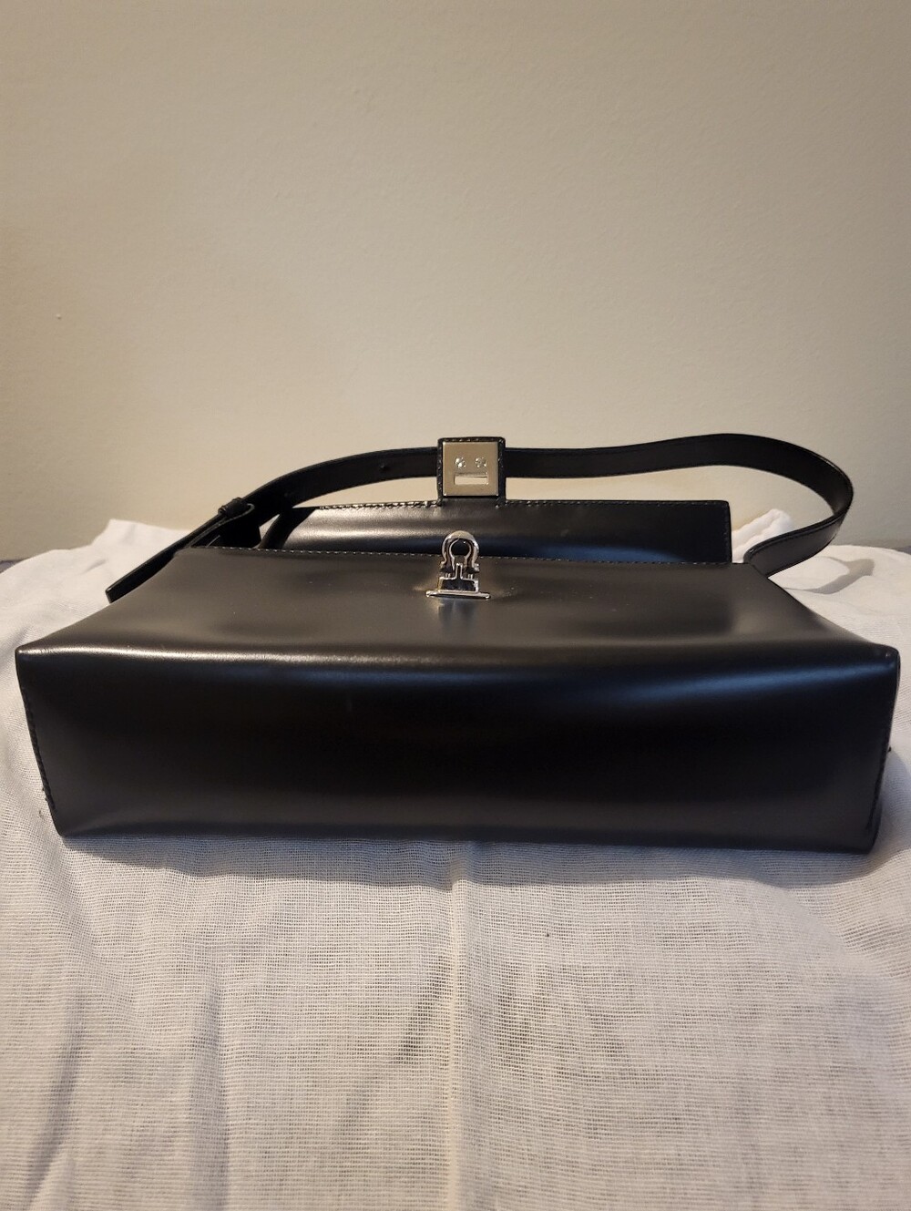 Salvatore Ferragamo Black Leather Logo Bag - Picture 4 of 14
